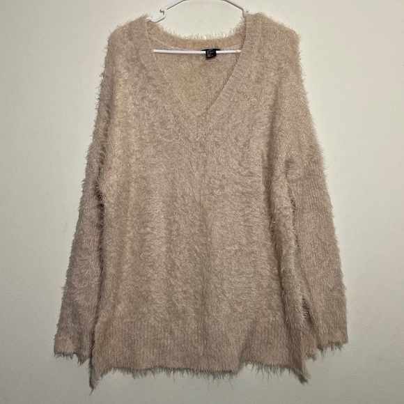 H&M Sweaters - H&M Blush Nude Oversized Eyelash Sweater